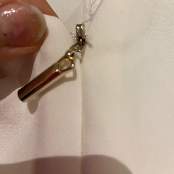 White classy top. Size small - Picture 3 of 3